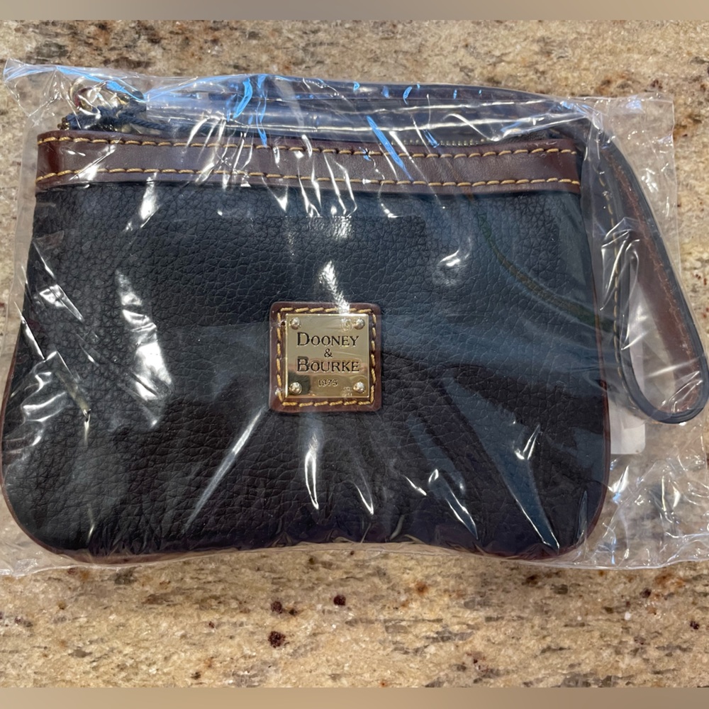 DOONEY & BOURKE: Wristlet